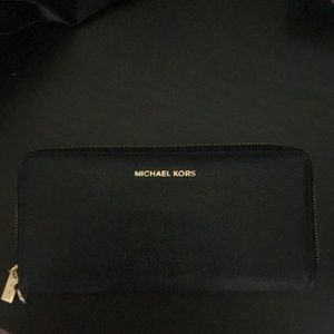 black michael kors clutch